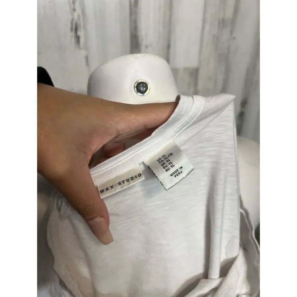 White v neck shirt - Picture 2 of 6
